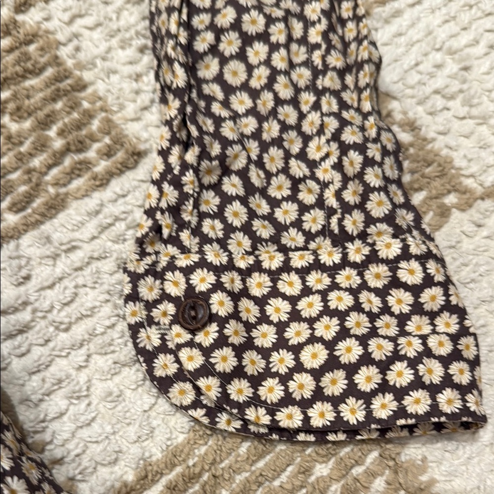 Patterned Button-Up Shirt - Picture 4 of 4